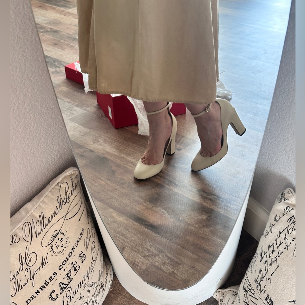 Valentino Garavani Beige Ankle Strap Heels - Picture 15 of 15